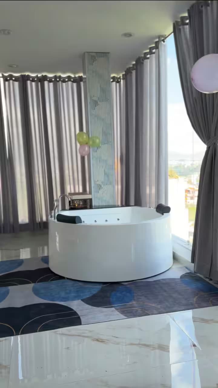Dream Mansion - Private round jacuzzi tub overlooking Kathmandu valley
